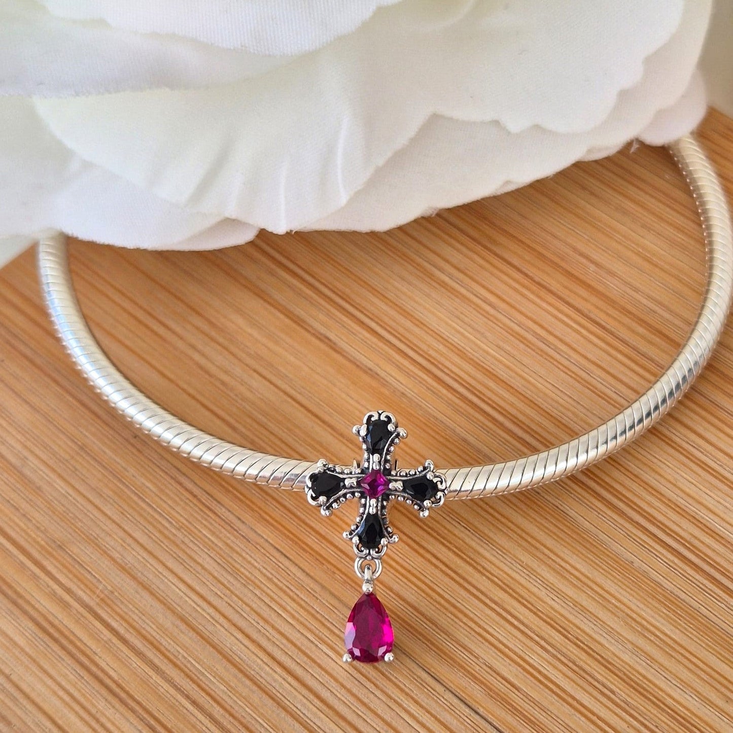Gothic Cross Charm - The Bee Charm