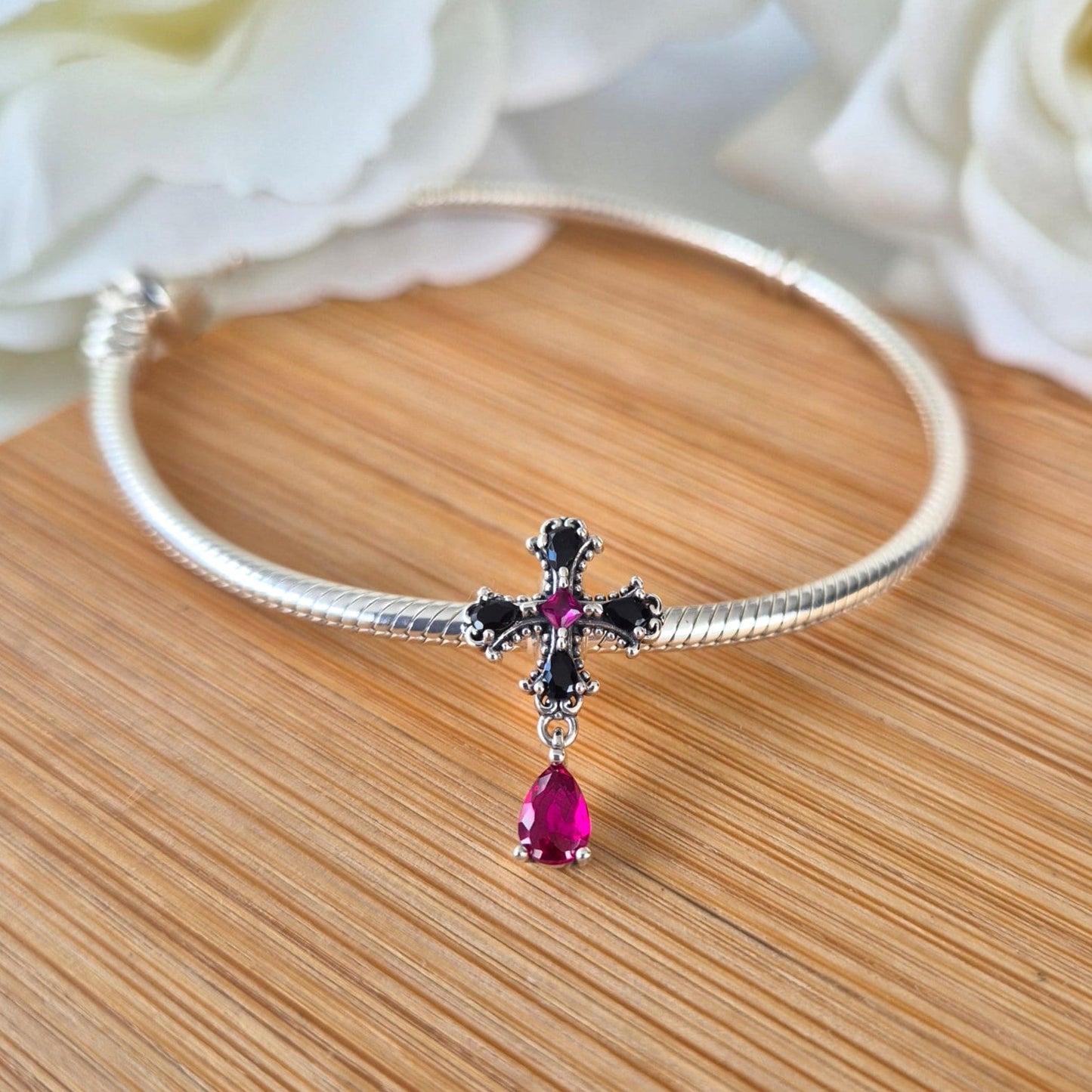 Gothic Cross Charm - The Bee Charm