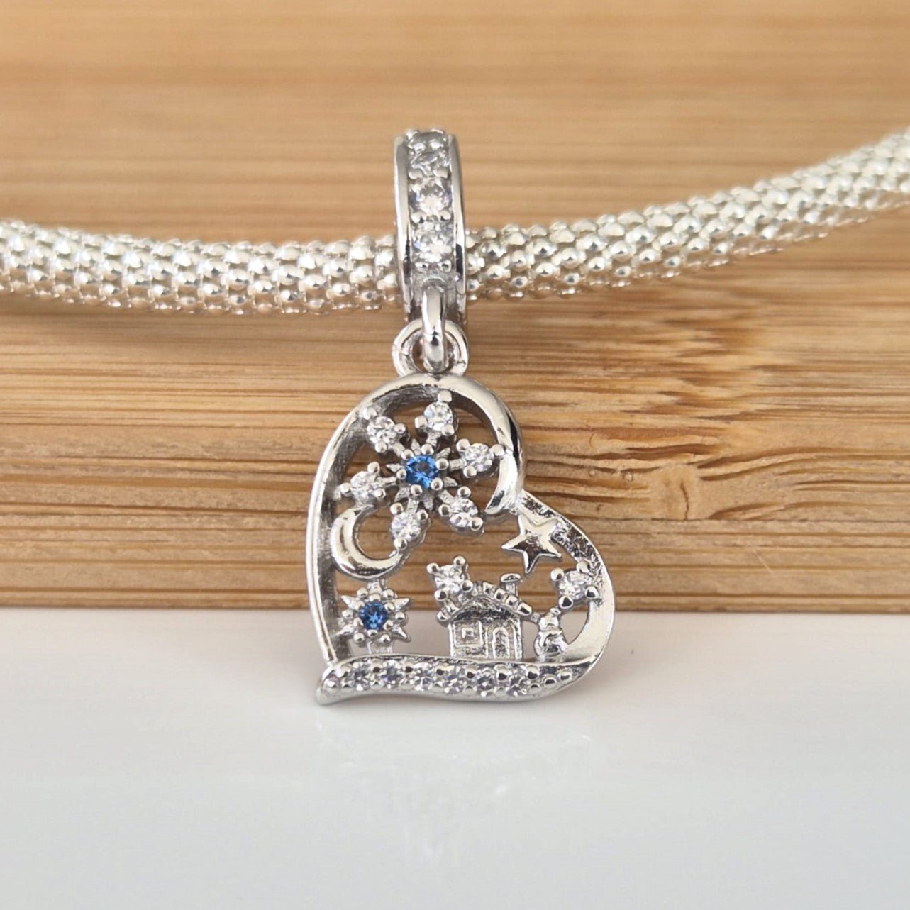 Winter Wonderland Charm - The Bee Charm