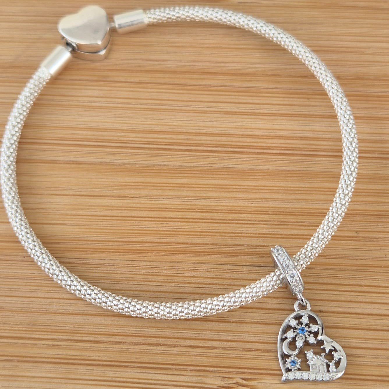 Winter Wonderland Charm - The Bee Charm